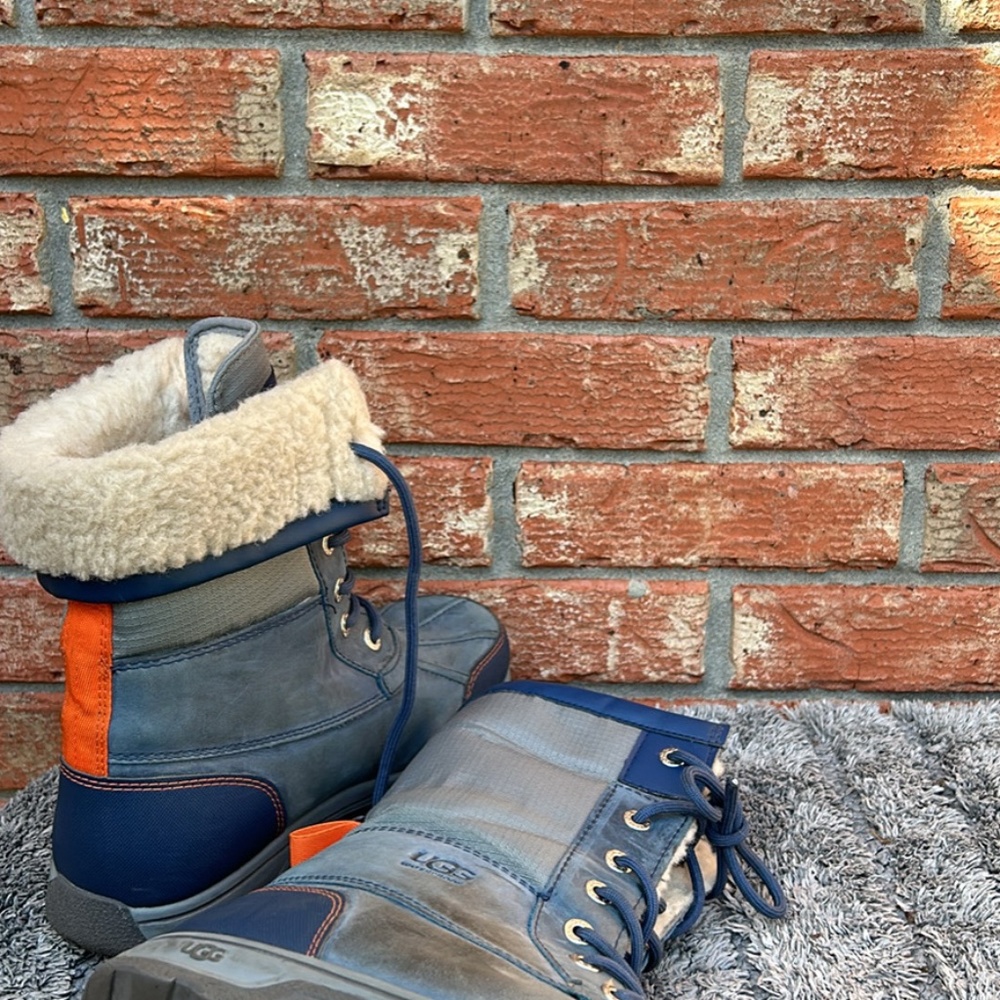 Ladies Uggs boots size 7.5 or size 6 for men